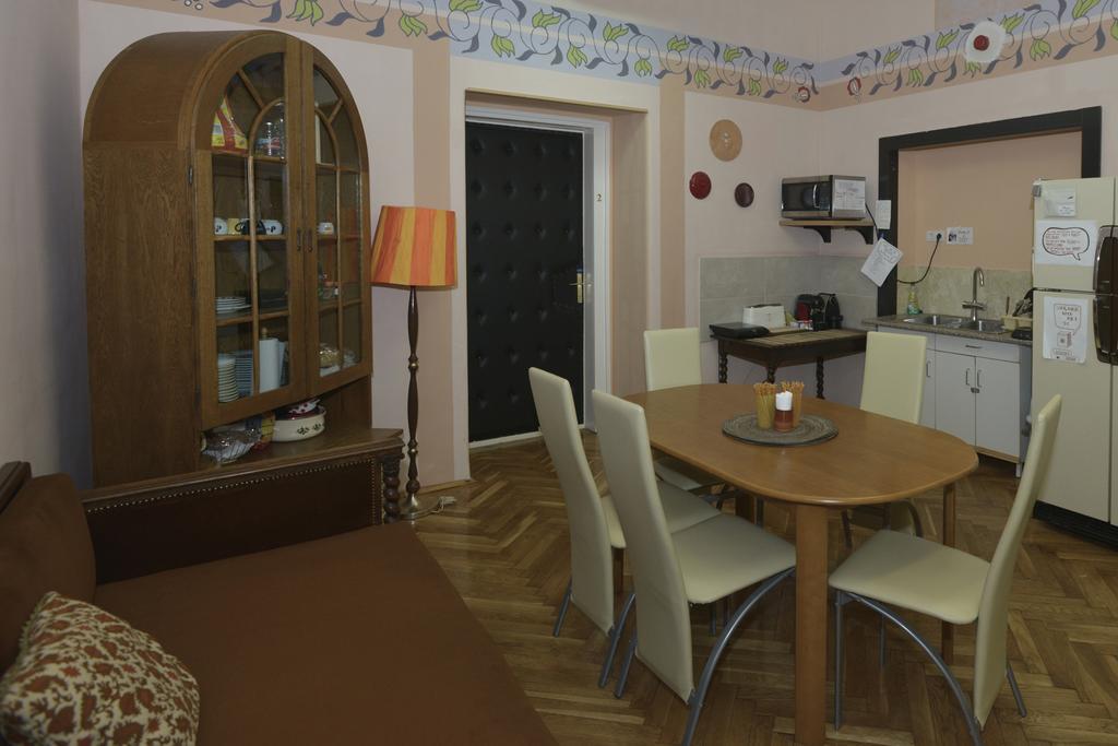 Yolo Hostel Будапеща Стая снимка