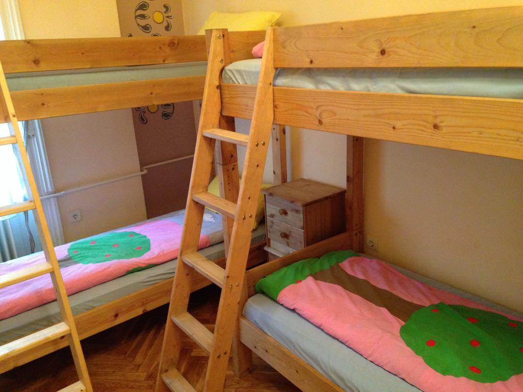 Yolo Hostel Будапеща Стая снимка