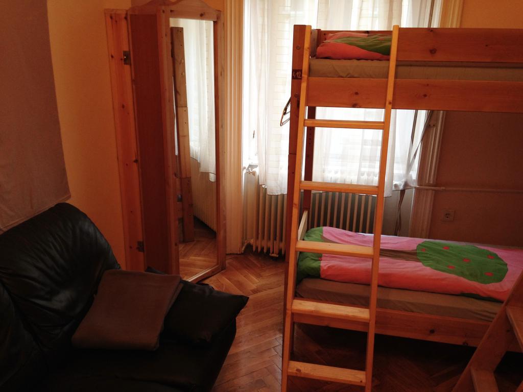 Yolo Hostel Будапеща Стая снимка