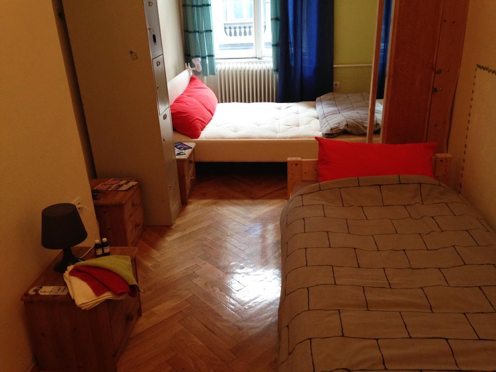 Yolo Hostel Будапеща Стая снимка