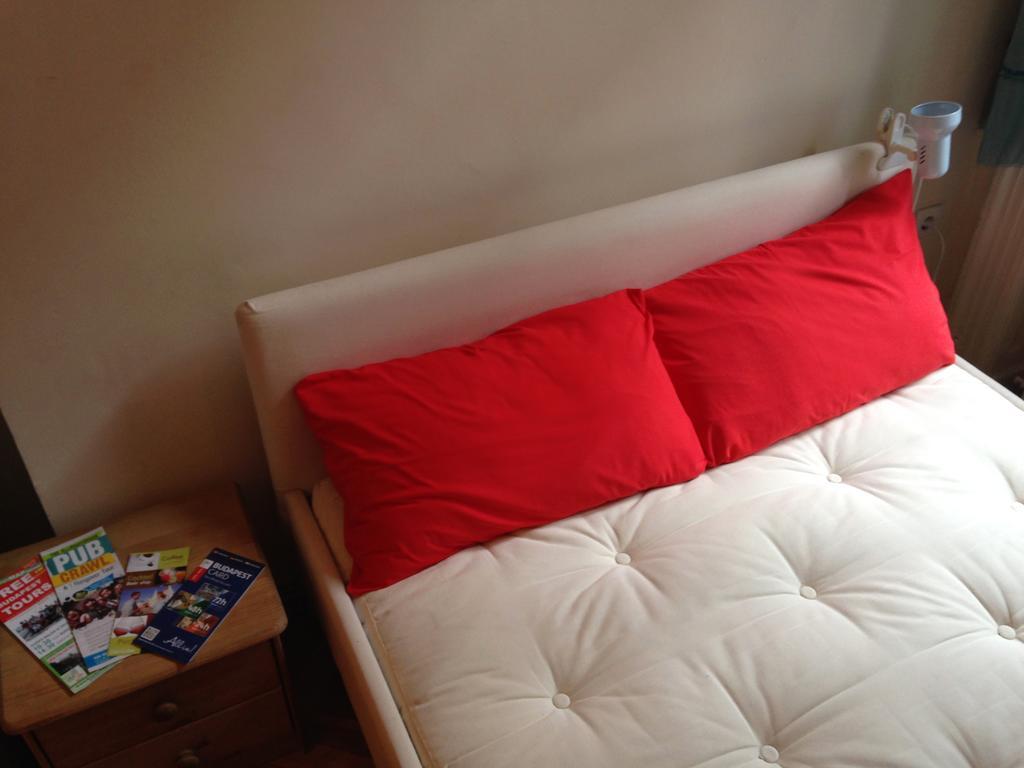 Yolo Hostel Будапеща Стая снимка