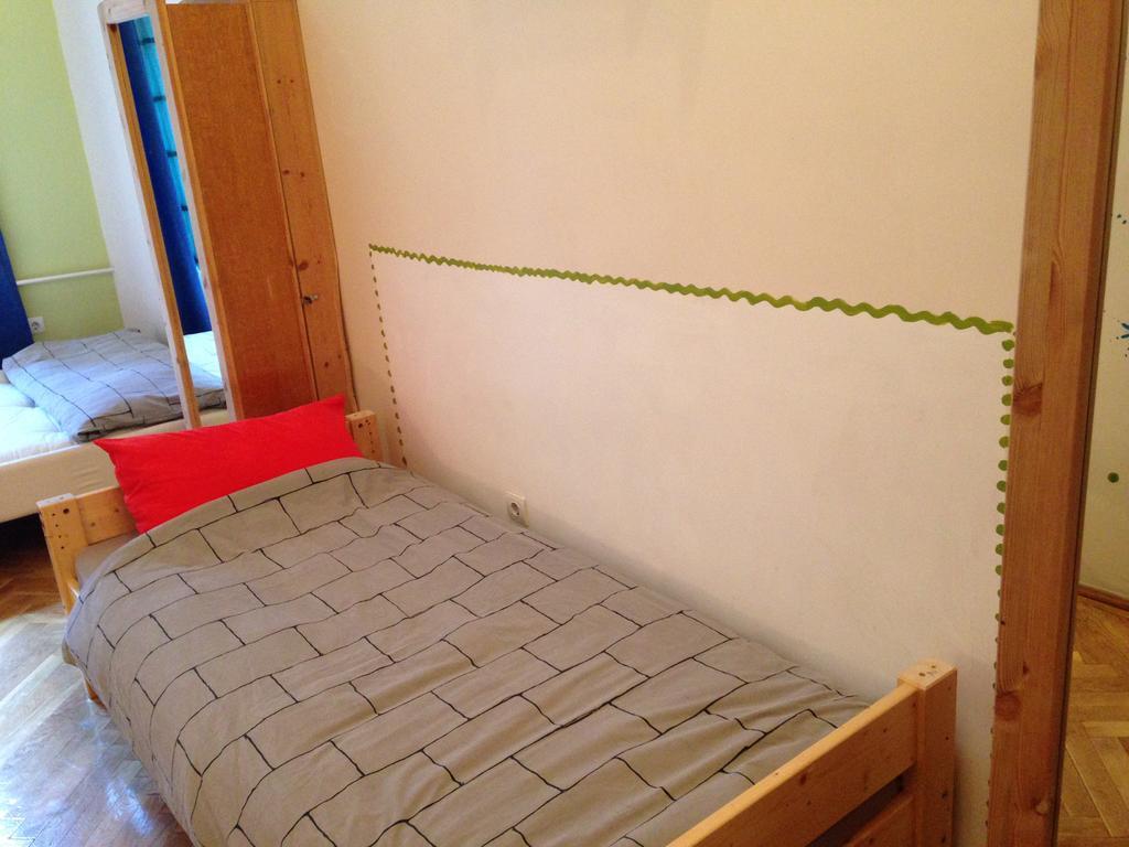 Yolo Hostel Будапеща Стая снимка