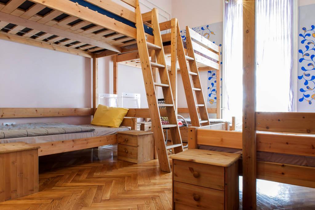 Yolo Hostel Будапеща Стая снимка