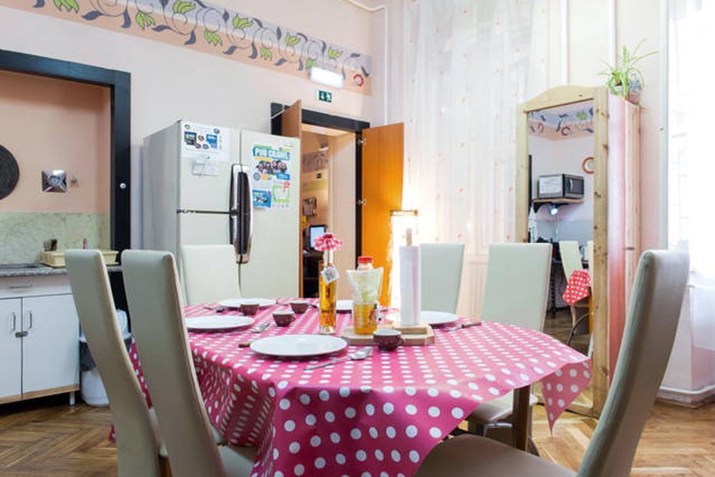 Yolo Hostel Будапеща Екстериор снимка