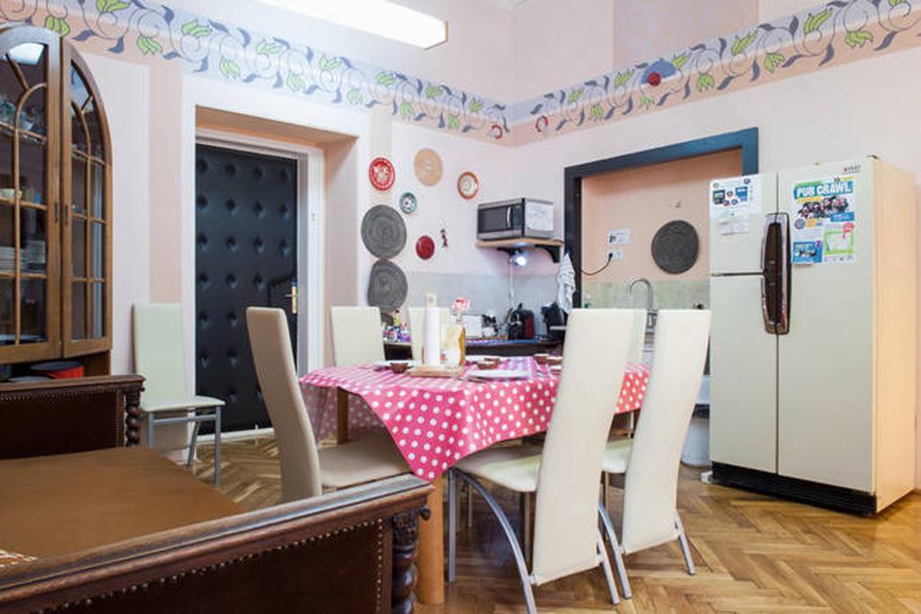 Yolo Hostel Будапеща Екстериор снимка
