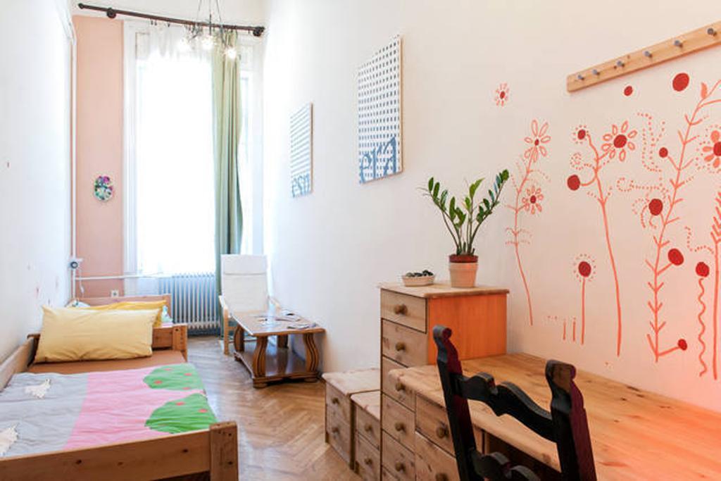 Yolo Hostel Будапеща Екстериор снимка
