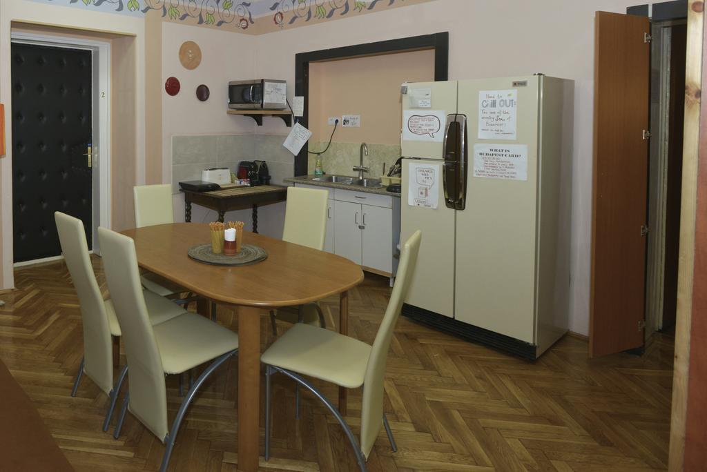 Yolo Hostel Будапеща Екстериор снимка