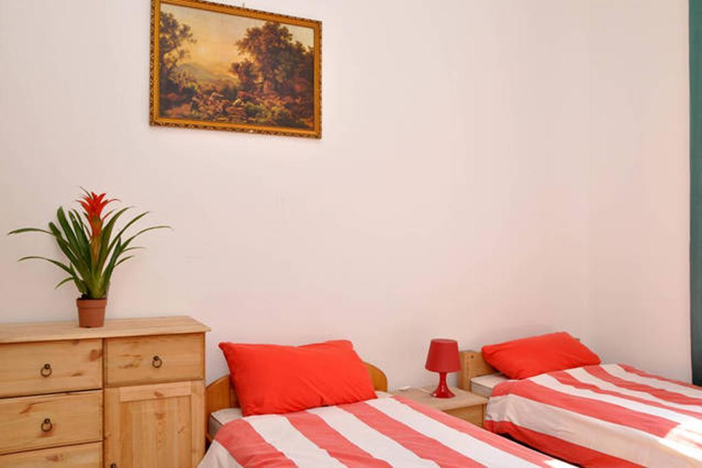 Yolo Hostel Будапеща Стая снимка